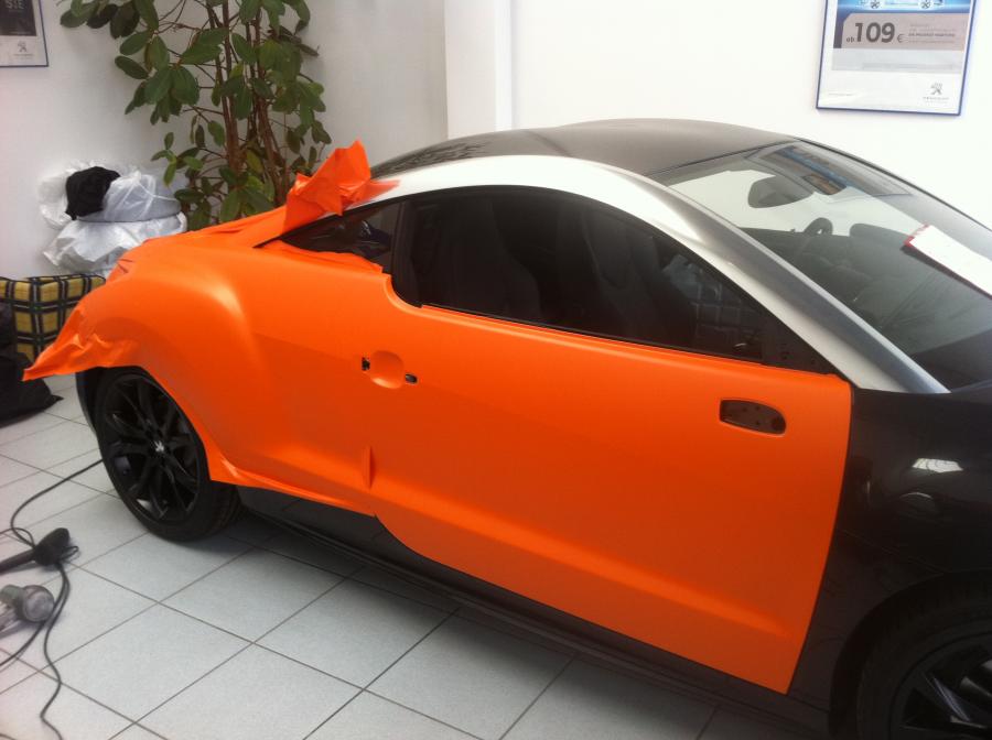 Foliendesign Barnim Vollverklebung Autohaus Weiensee Berlin schwarz matt gruen orange gelb matt