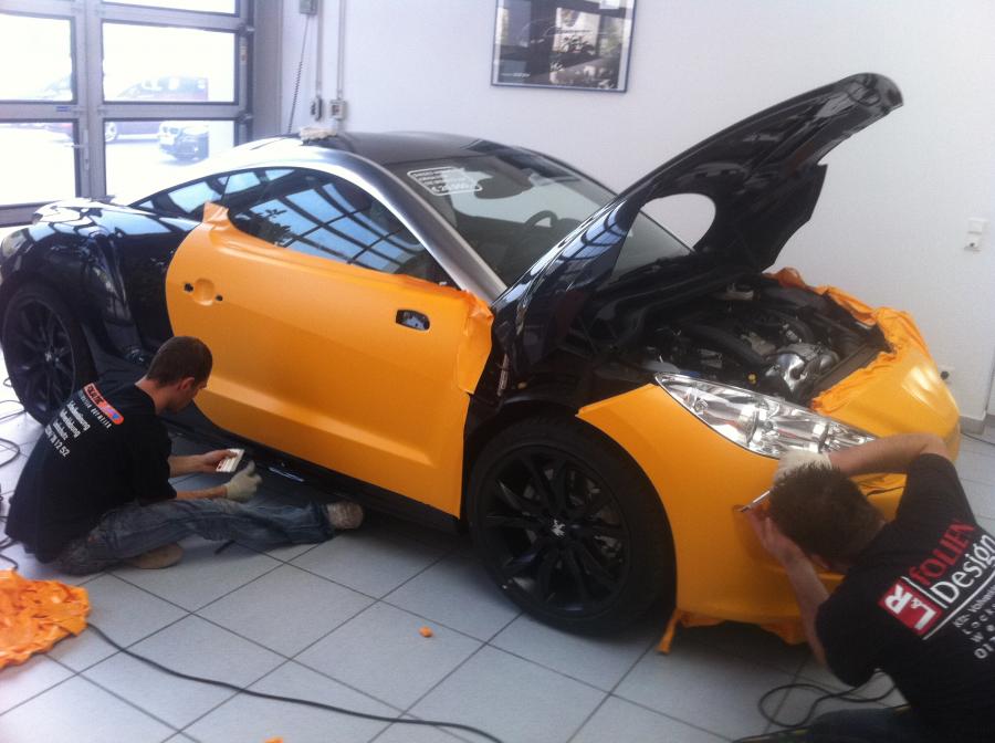 Foliendesign Barnim Vollverklebung Autohaus Weiensee Berlin schwarz matt gruen orange gelb matt