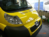 vollverklebung peugeot boxer dhl gelb autohaus hoeser 01