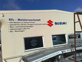 werbung autohaus suzuki schaufenster 01